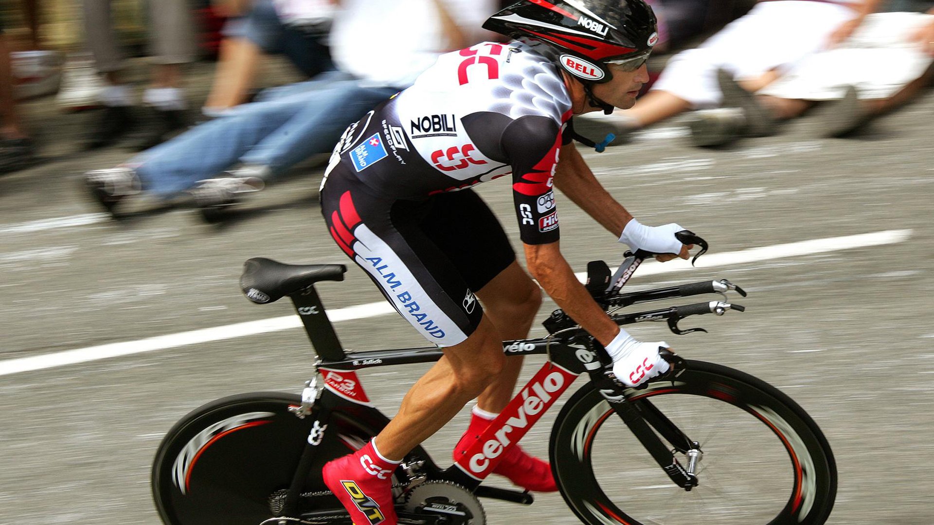 开云官网APP下载-“武汉马拉松：选手们在赛道上创造历史”